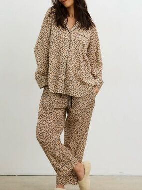 Hatch Collection floral pajama set with contrast piping, size 2, retail $168